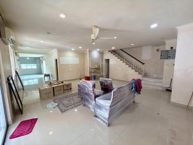 2 Storey Semi D House Taman Bukit Serdang BS 10 with Reno and Guarded 1