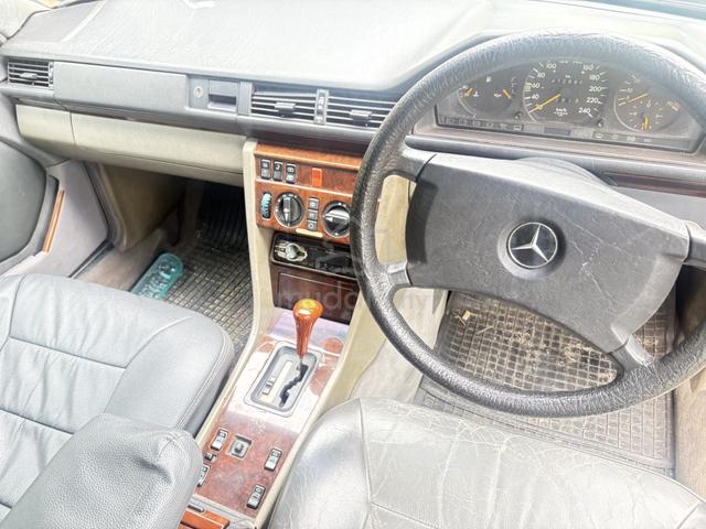 Mercedes Benz 230E (A) - 3