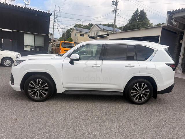 2023 Lexus LX600 Luxury - 3