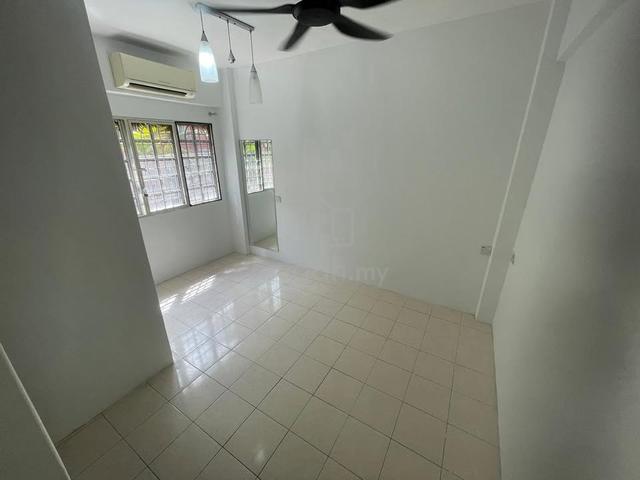 Red Ruby Apartment 4