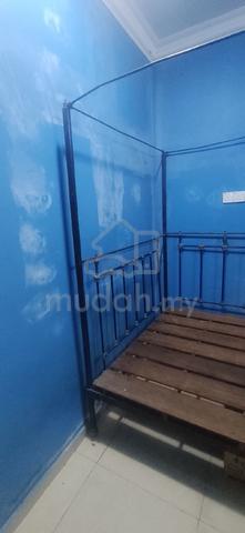 Vintage / antique metal bed frame  - photo 4 of 4