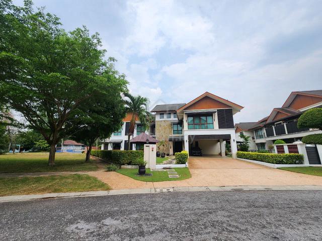 Corner Lot Bungalow D’Puncak Jalan Awan Larat U8 Bukit Jelutong 1