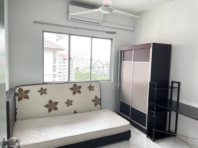 Middle Room with clean environment 1