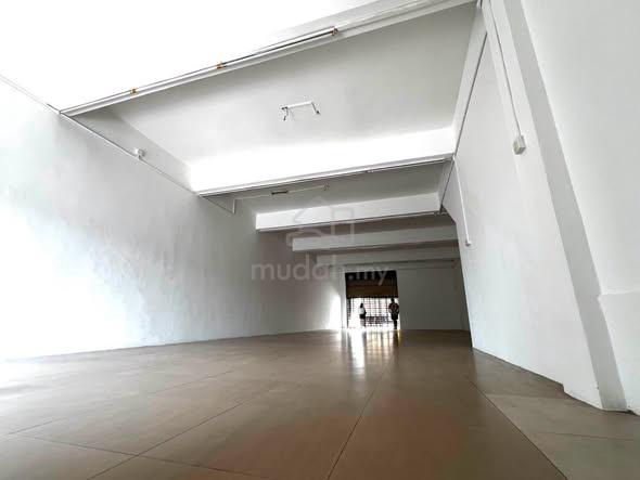 Facing Main Road Bandar Parkland Ground Shop Good Condition for Rent 1