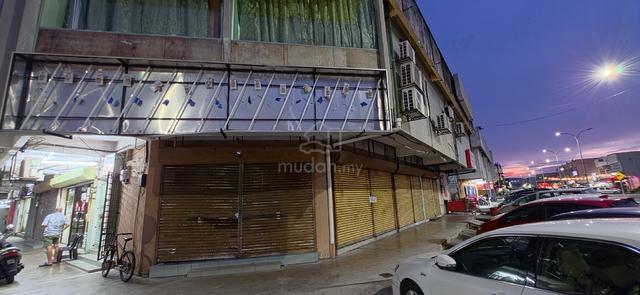 Corner Shop Lot For Rent 1