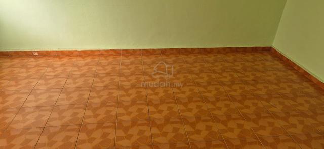 Rumah Pangsa Pantai Peringgit 1