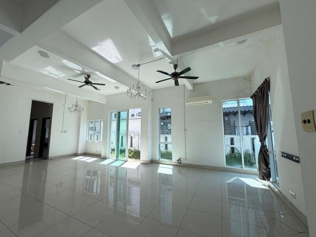 Newly Refurbished 2 Sty Villa Heights Semi D @ Tmn Equine nr Aeon Mall 1