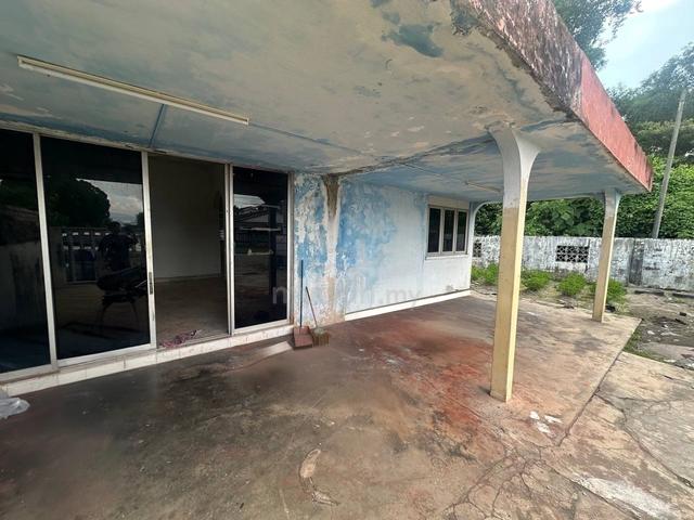 Super Below Bank Value/Single Storey corner house at Lahat 1