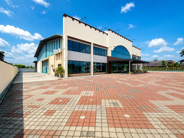 Commercial building retail space shot lot for Rent at Teluk Intan 1