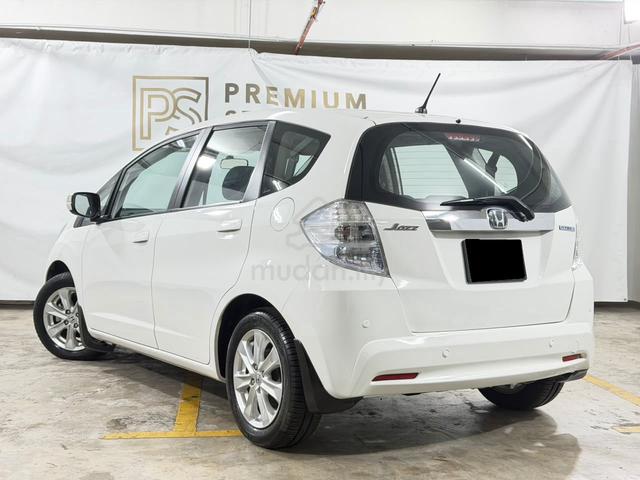 2013 Honda JAZZ 1.3 (HYBRID) FACELIFT ORI MILLEAGE - 3