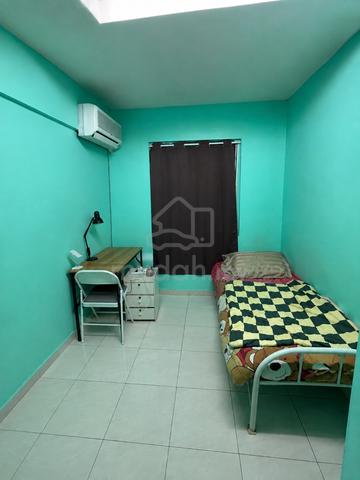 Medium Bedroom Lelaki bujang 1