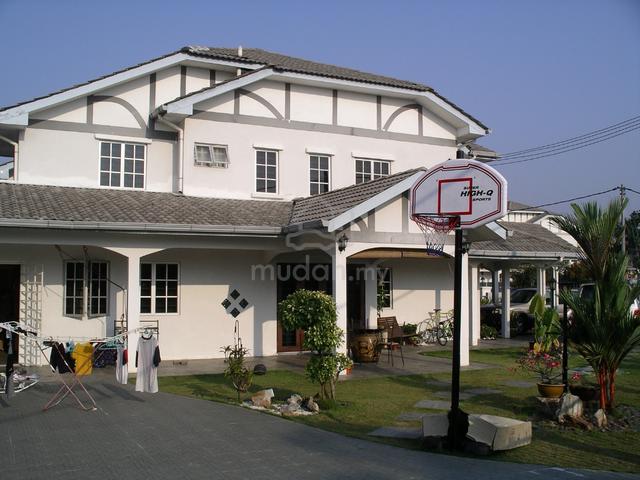 BK5 Bandar Kinrara|Corner Double Storey|Freehold|4047sf Land 1