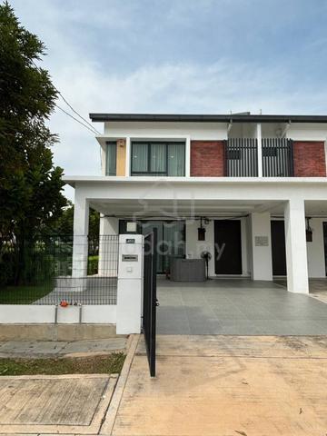 Premium 2-Storey Terrace House with 4 Ensuite Bedrooms at Bukit Banyan 1