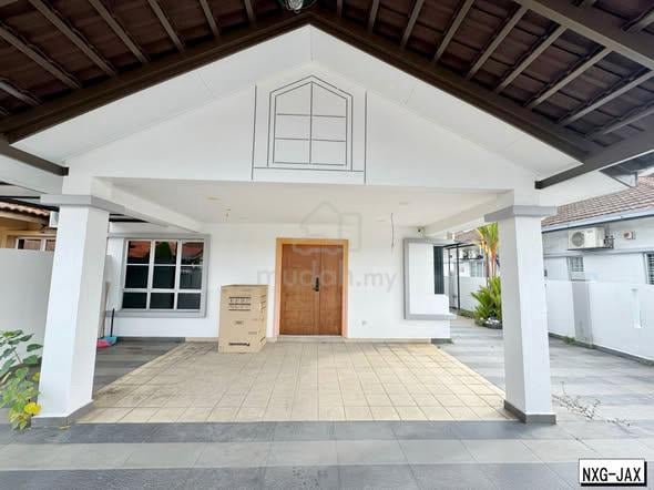 FULLY RENOVATED Aman Perdana Klang 1 Storey Semi D 35x75 3R2B Freehold 1