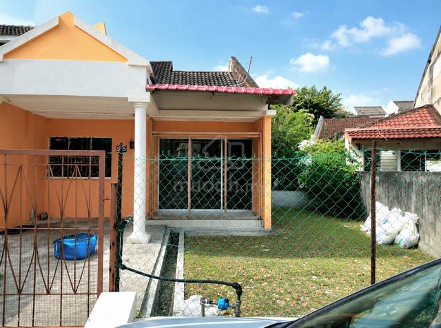 [CORNER LOT] Single Storey Taman Kinrara Seksyen 1 [New Paint] 1