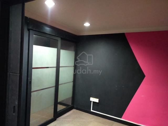 Shop Office PLAZA SURIA BLOCK H to Letgo URGENTLY 1