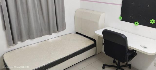 Room for Rent for Girls 1