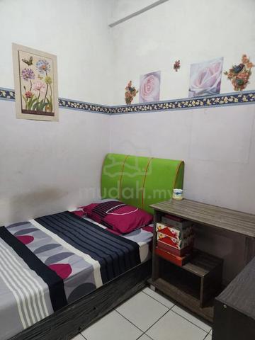 Room available to rent for female @ Vista Minintod 1