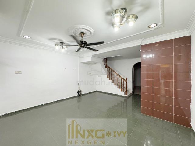For rent taman klang utama klang double storey partially furnished 1