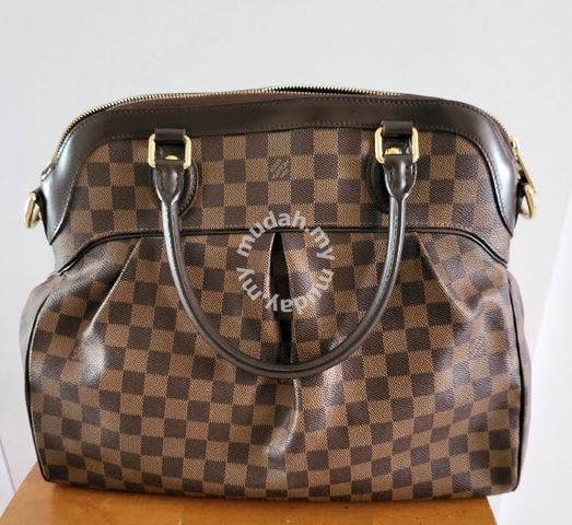 LV Trevi GM Damier Ebene Shoulder Bag, Luxury, Bags & Wallets on Carousell