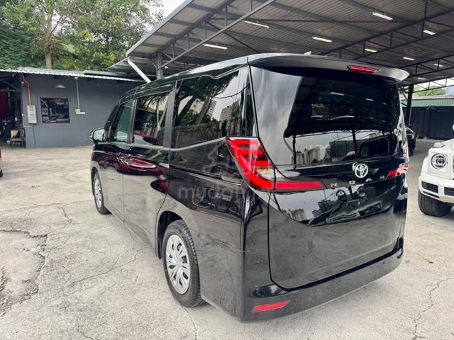 2023 Toyota NOAH 2.0 X 8S 1PD Push Start - 2