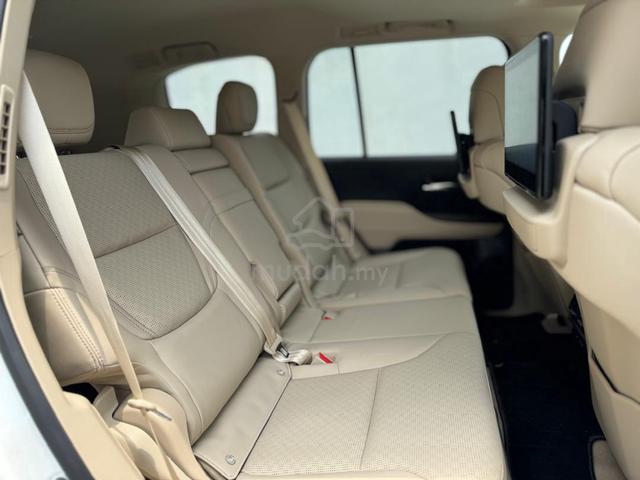 2023 Toyota LANDCRUISER 3.5 ZX Beige Interior - 4