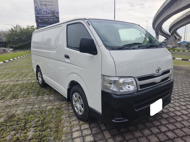 2013 Toyota Hiace 2.5 (M) Panel Van Tip Top - 1