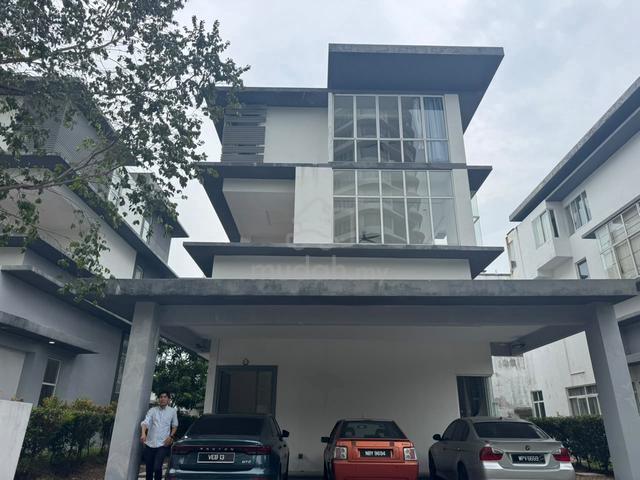 [FOR RENT] 3 Storey Bungalow Taman Bucida Hijauan Nilai 1