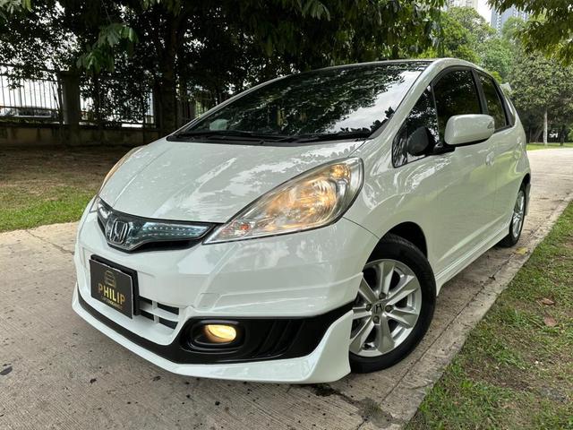 2013 HONDA JAZZ HYBRID 1.3 Condition Masih Cantik! - 2