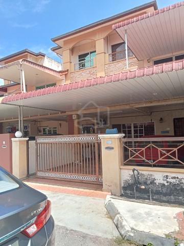 Two n half storey terrace house 1