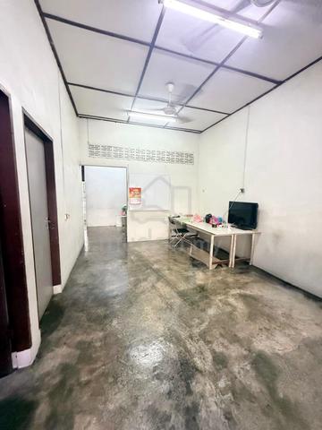 Big build unit pekan Nanas jalan Abu Bakar majid 1