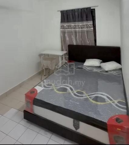 Queen Bedroom Rental 1