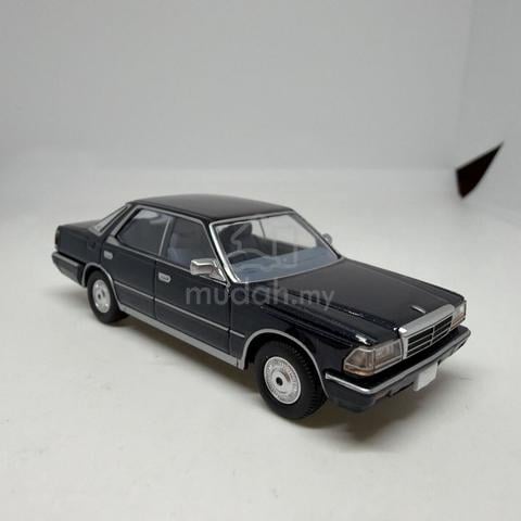 Tomica LV-N149 Nissan Cedric Gloria - photo 2 of 5