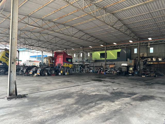 Bay for Truck, car garage and storage 1