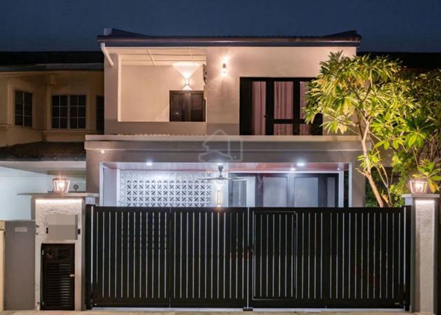 2 - Storey Bungalow Mansion Taman Pinggiran Putra Seri Kembangan LRT 1
