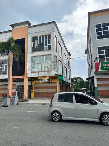 Simpang Renggam End Lot Shoplot Face Main Road 1