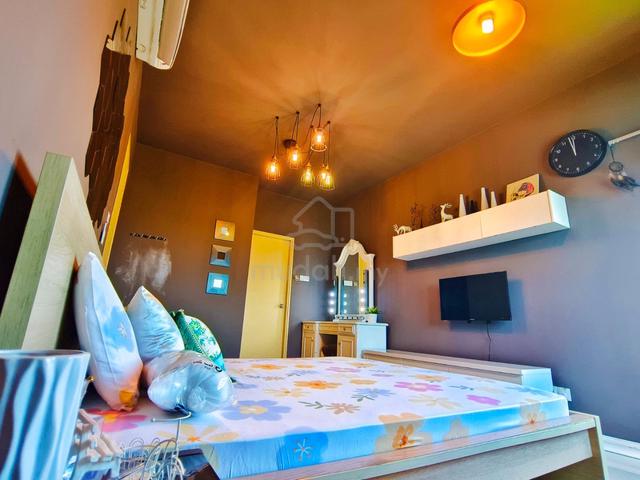 Master Room w/ Balcony | The Zizz, Damansara Damai | Near MRT 1