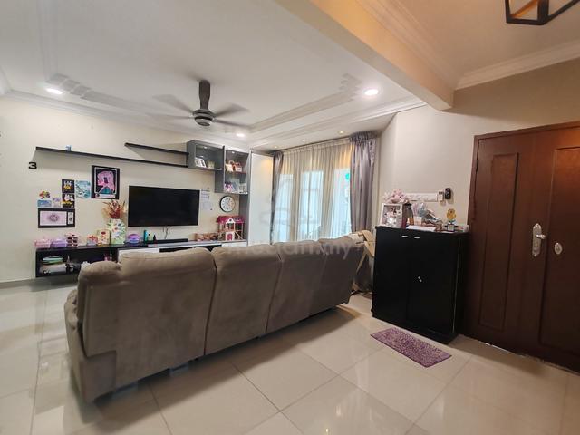 2sty Nlot nicely renovated tip top conditon move in Freehold 1