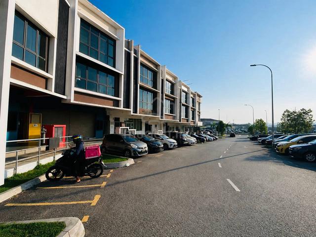 HUGE & SPACIOUS GROUNDFLOOR Shoplot Bandar Seri Putra Bangi 1