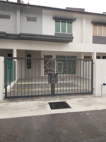 Selangor, Bdr Mahkota Banting Prtially Frnishd Terraced House For Rent 1