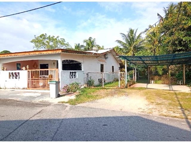 End lot House 1
