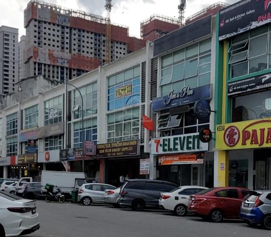 Ground Floor Shop Lot For Rent At Taman Equine 3