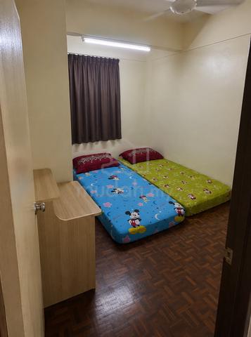 Room for rent / Bilik Sewa ( Female / Perempuan) 1