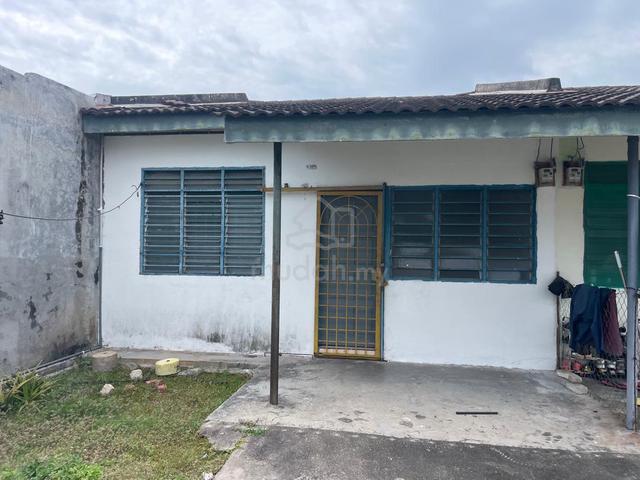 Single storey terrace at Taman Serkam 1