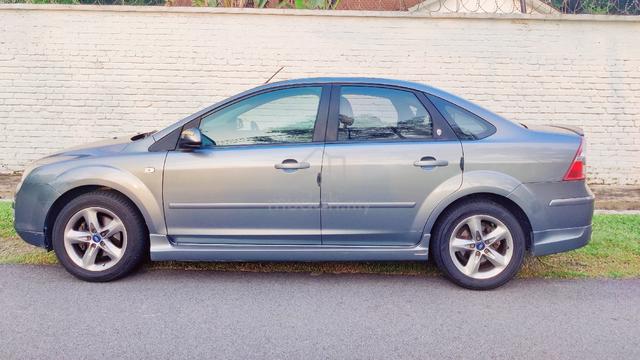 Ford Focus Elite Ghia 2.0 Auto 4 Speed Sedan - 5