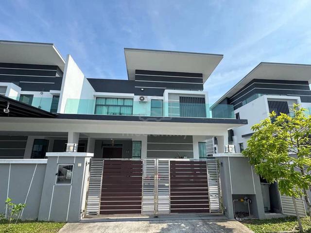 Taman Meridian Kluang Premium Semi-D | 5R5B | Gated & Guarded 1