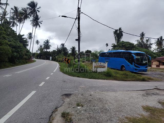 Main Road land with Container Office near Mcdonald  1