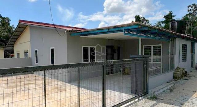Teres 1 Tingkat Di Belakang Stesen Minyak Caltex Salor Pasir Mas 1