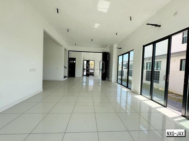 FOR SALE Laman Lakeside Bandar Bukit Raja Double Storey Semi-D 1