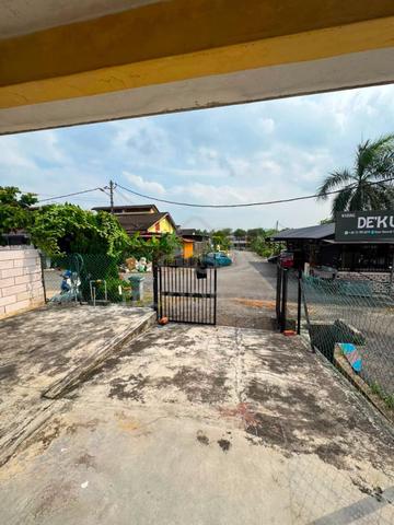 1 Storey Terrace Teratai Partial Furnished 5 Bed 2 Bath Johor Jaya 1